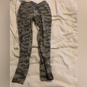 Old Navy Girls Size 10-12 Camo Joggers